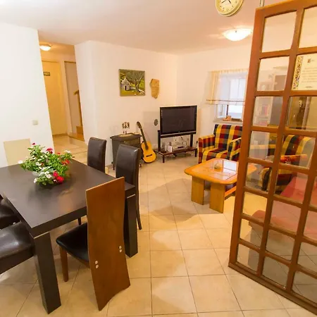 Apartment Apartman Barada Slatine